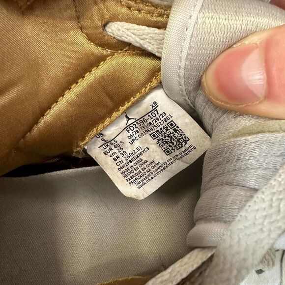 Mens Size 9 Air Jordan 1 Retro OG Metallic Gold High Top Sneakers - Picture 8 of 8